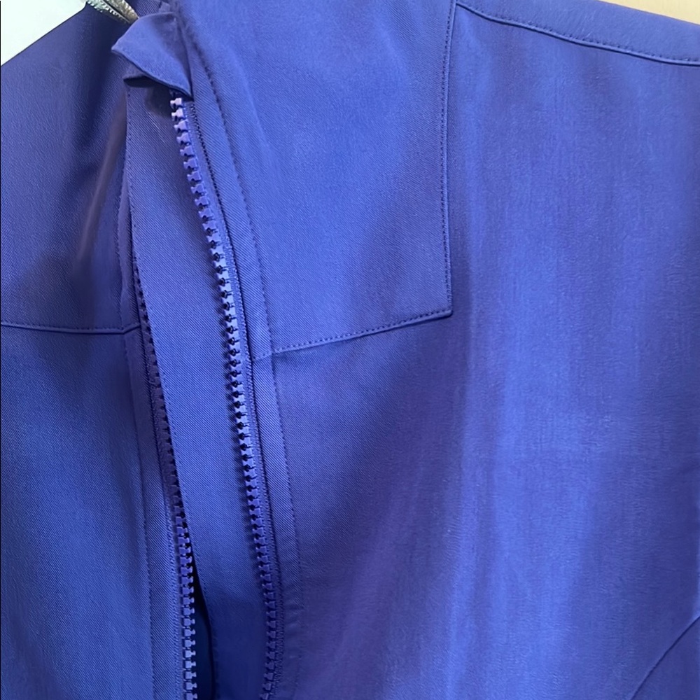 NWT Mandala scrub jacket. Size XS. - Picture 3 of 7